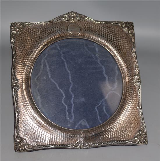 An Edwardian hammered silver photograph frame by Henry Matthews, Birmingham, 1903, 7.5in.